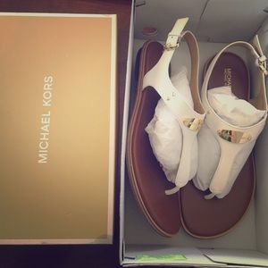 Michael kors new in box Plate Flat Thong Sandals